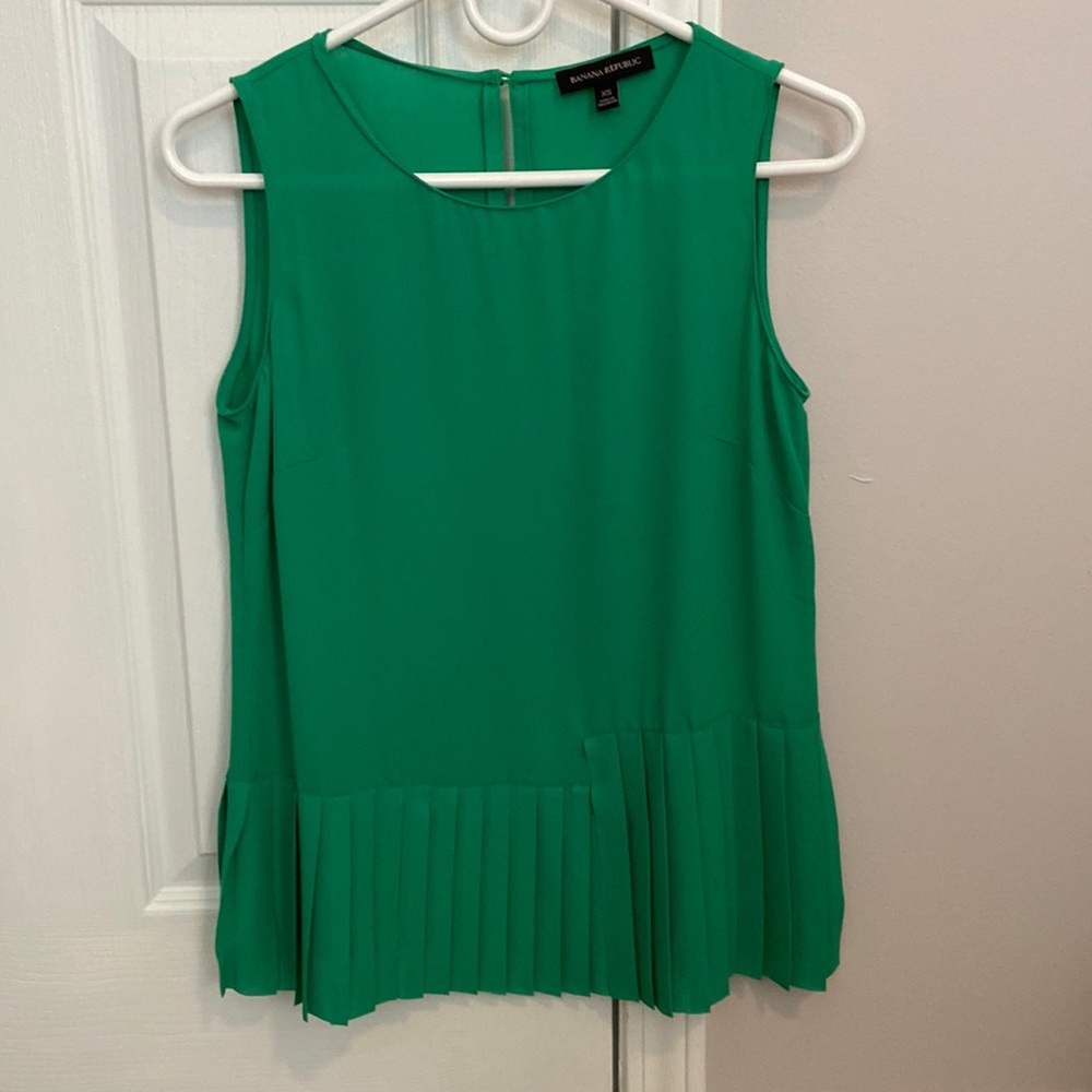 Banana Republic green sleeveless top